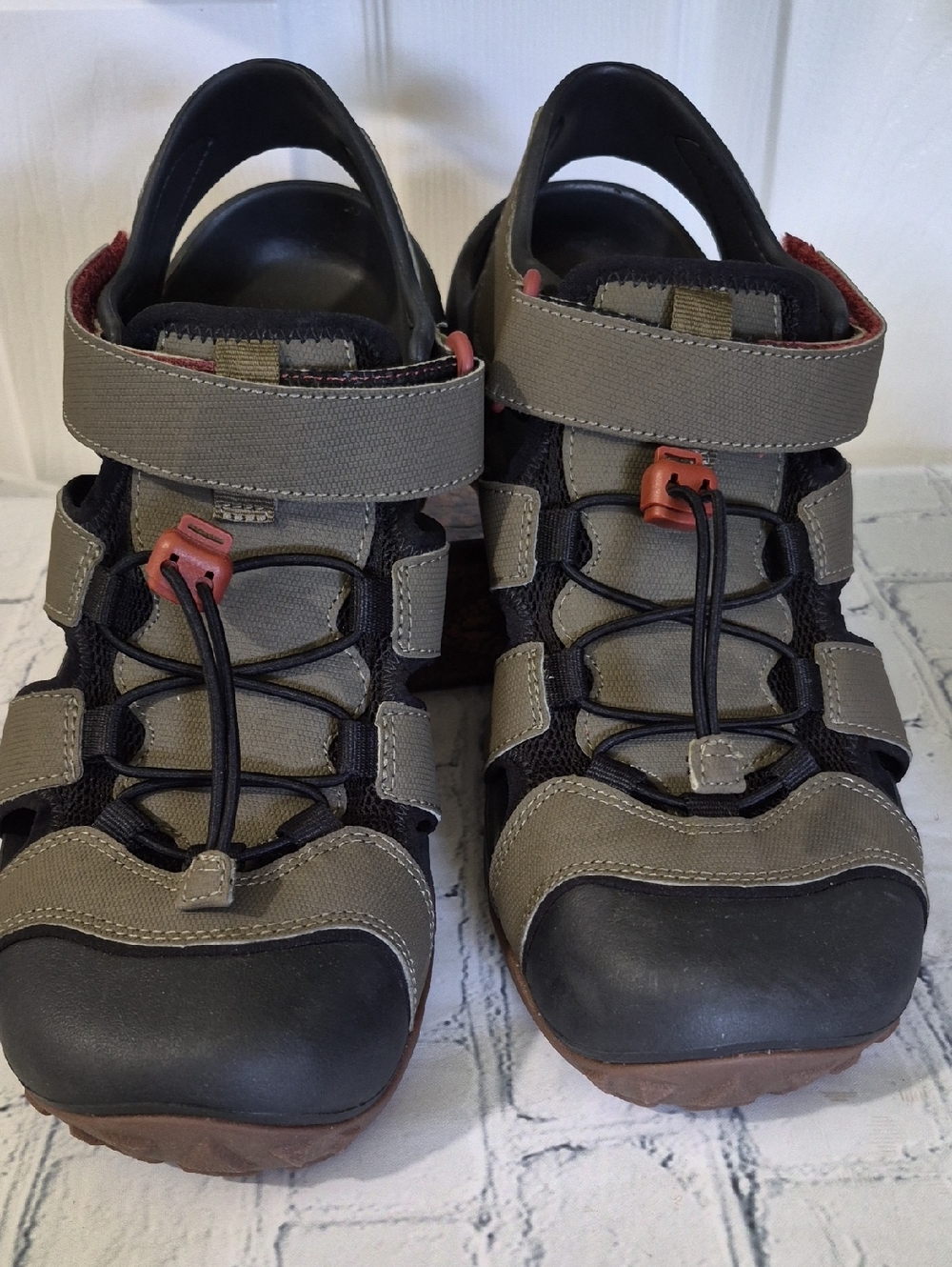 TEVA FLINTWOOD US MEN 8 - WOMEN 10 Closed-Toe Sandals in Olive Green and Black